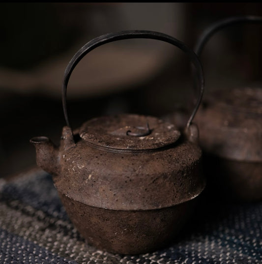 Rusted iron handle pot